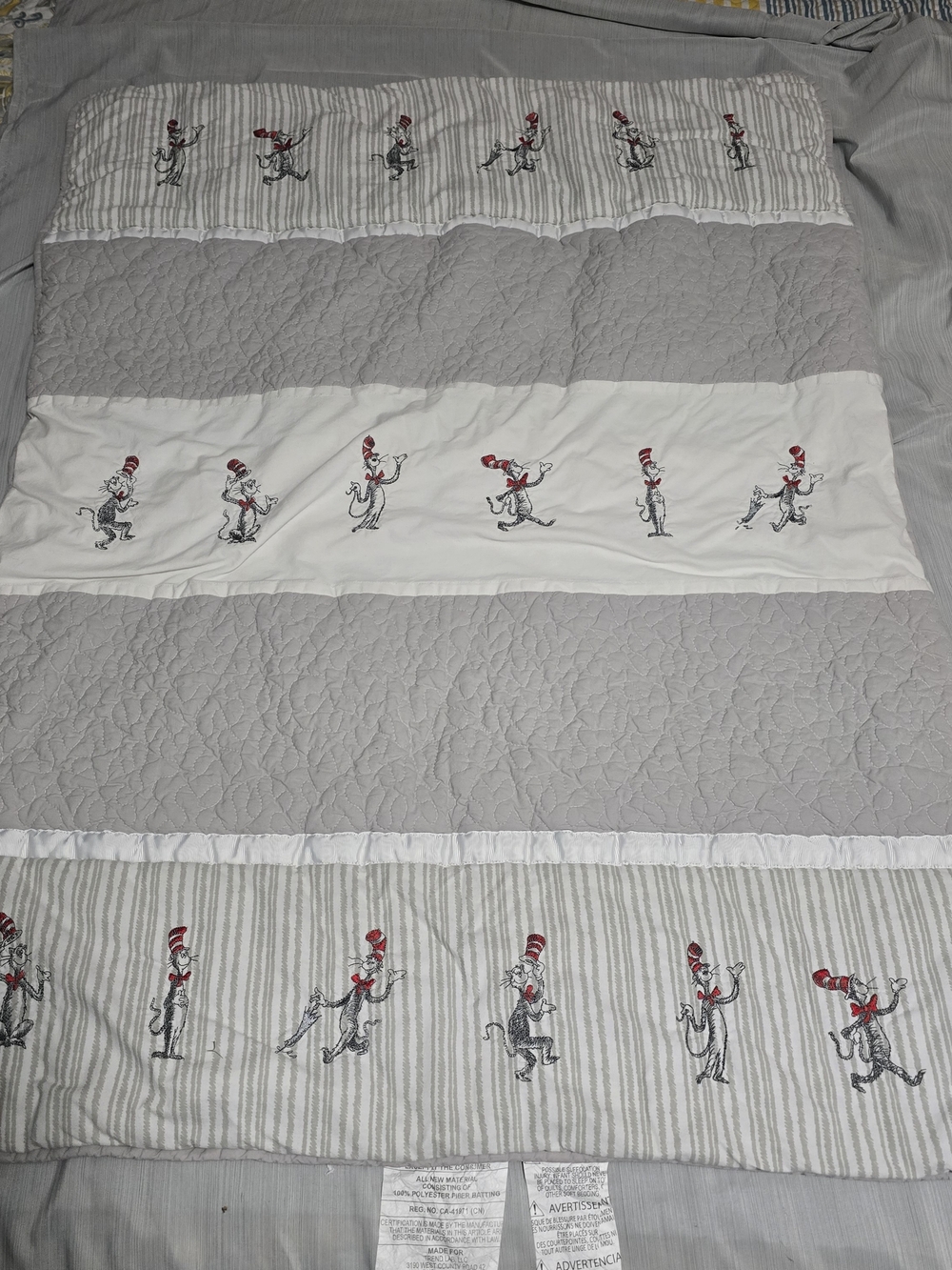 Dr Seuss Cat In The Hat Baby Quilt 33x44  Embroidered Appliqué Grey/White EUC